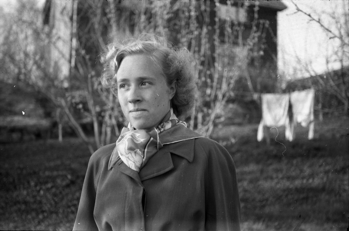 Sigrun Røisli på reisefot mai 1951. Seks portretter.