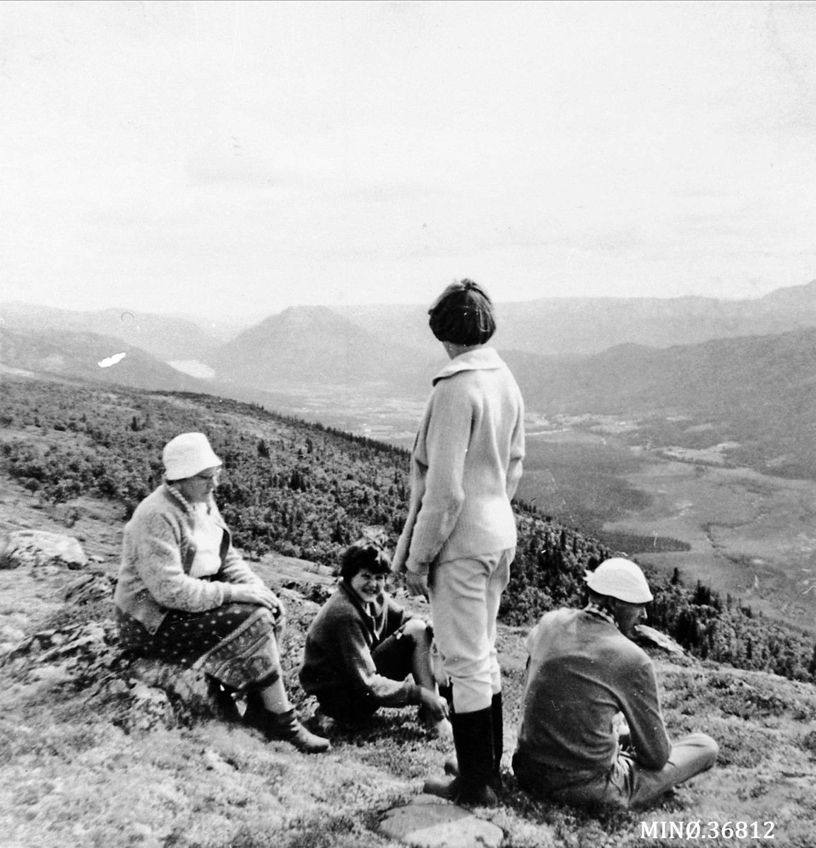 Personer på fjelltur. 