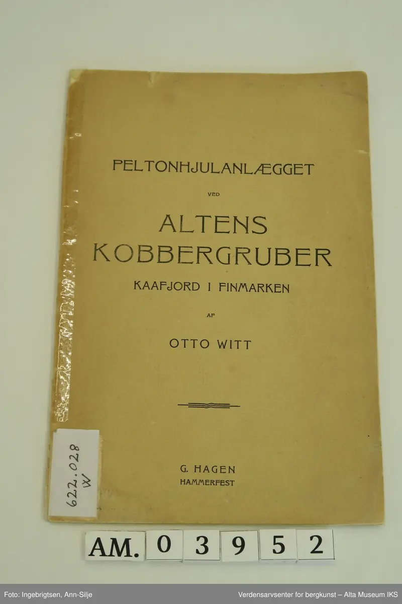 Lite hefte med gråbrunt omslag. A5 størrelse.
