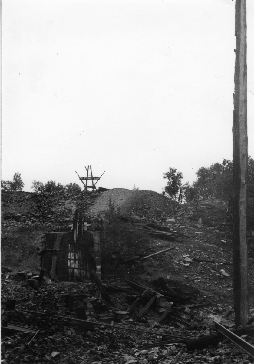 Restene av bygninger og anlegg ved Christianus Sextus gruve, slik de sto i 1984