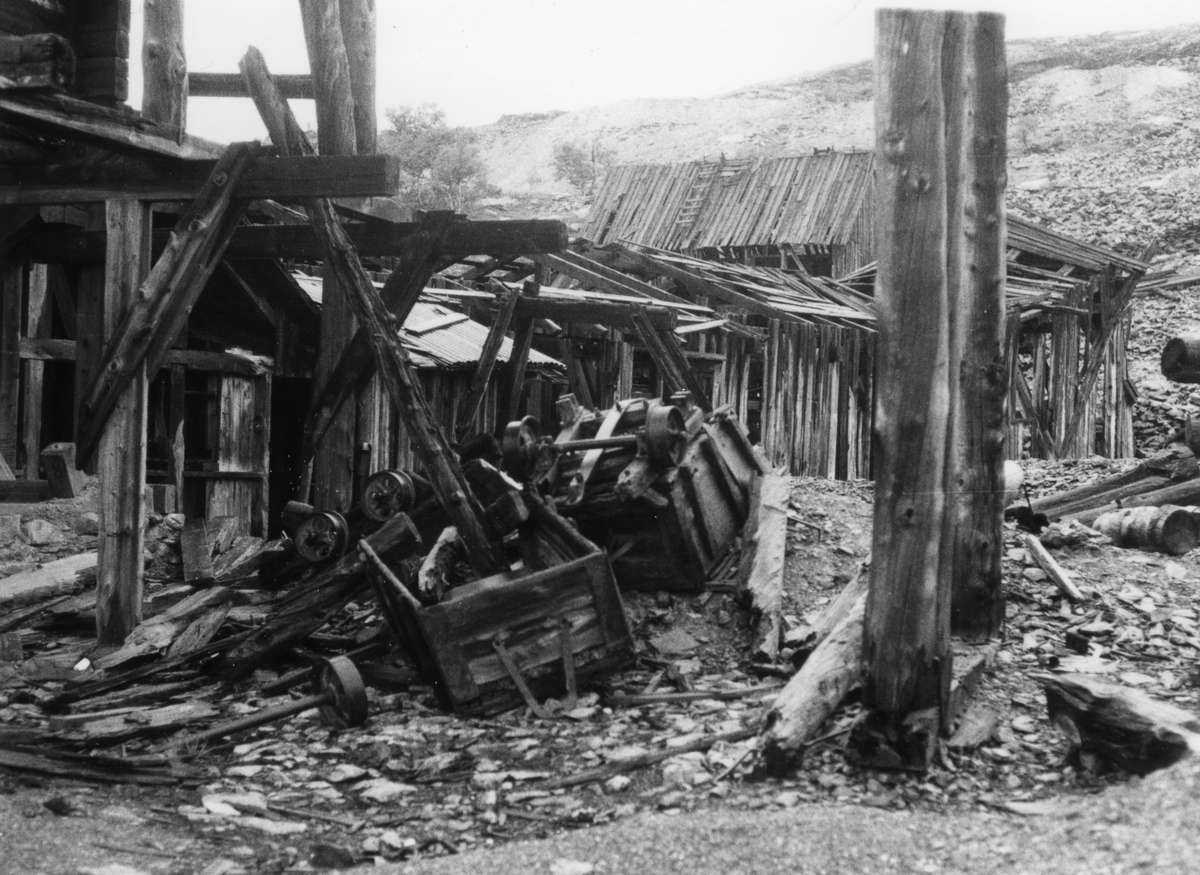 Restene av bygninger og anlegg ved Christianus Sextus gruve, slik de sto i 1984
