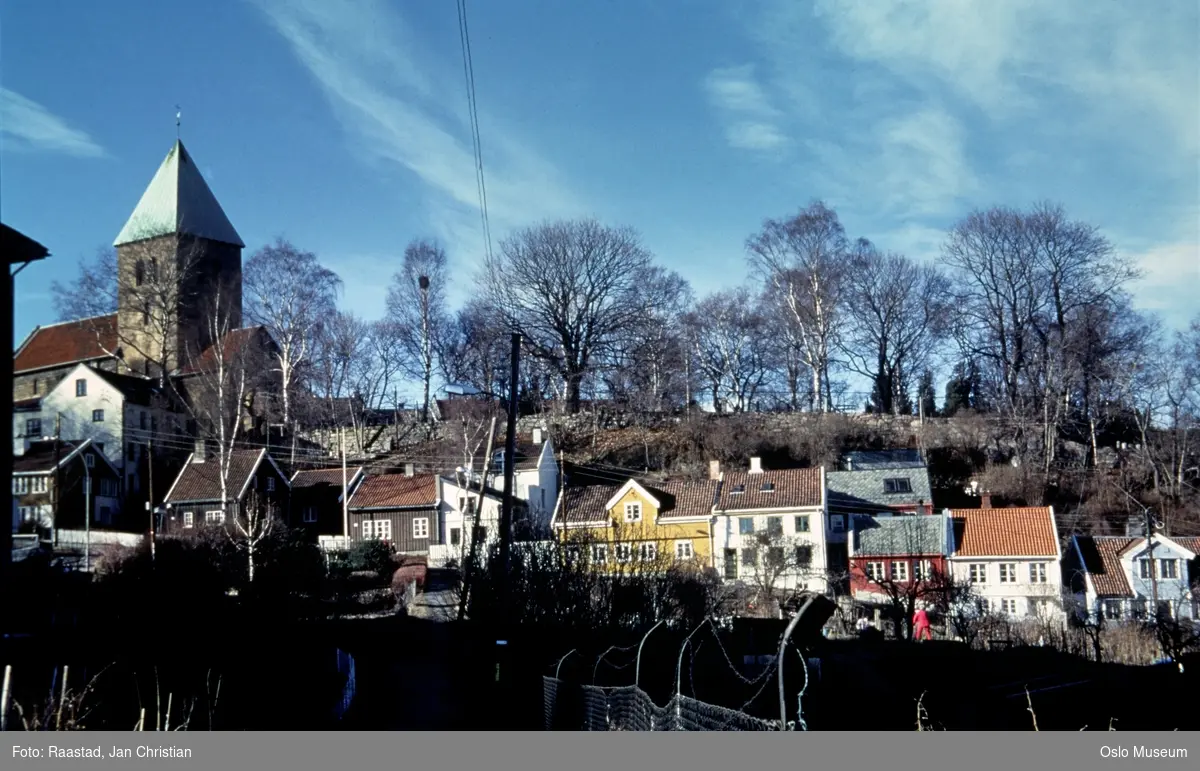 trehusbebyggelse, Gamle Aker kirke, kirkegård