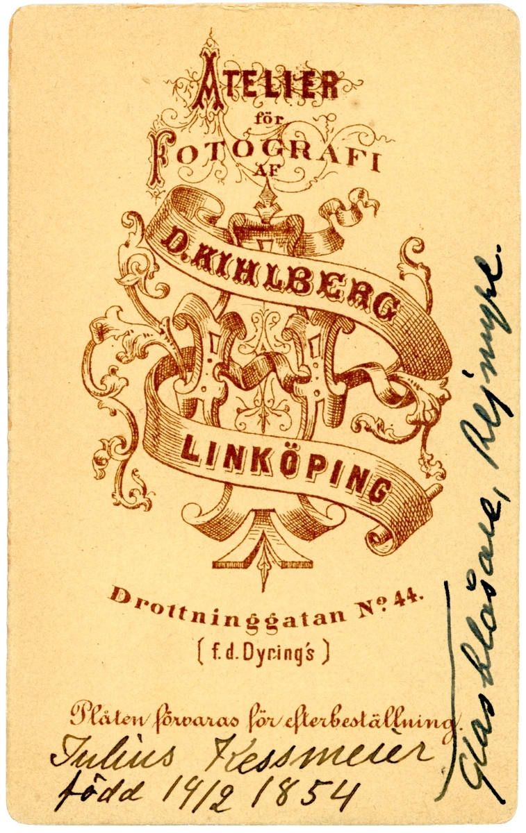 Porträtt av Julius Kessmeier. Glasfabrikör vid Reijmyre glasbruk. Flyttade till Danmark 1881, där han även var född.