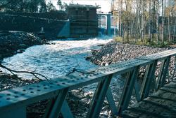 Bygge pågår av Åbyfors nya kraftverk (ca 1985) i Valbo.