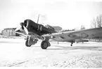 F6 Karlsborg 1942. Flygplan B5. I bakgrunden Tygverkstaden. Albumet är en del av en donation från Karl-Axel Hansson, Karlsborg. Förteckning över hela donationen finns i albumet samt som Word-dokument.