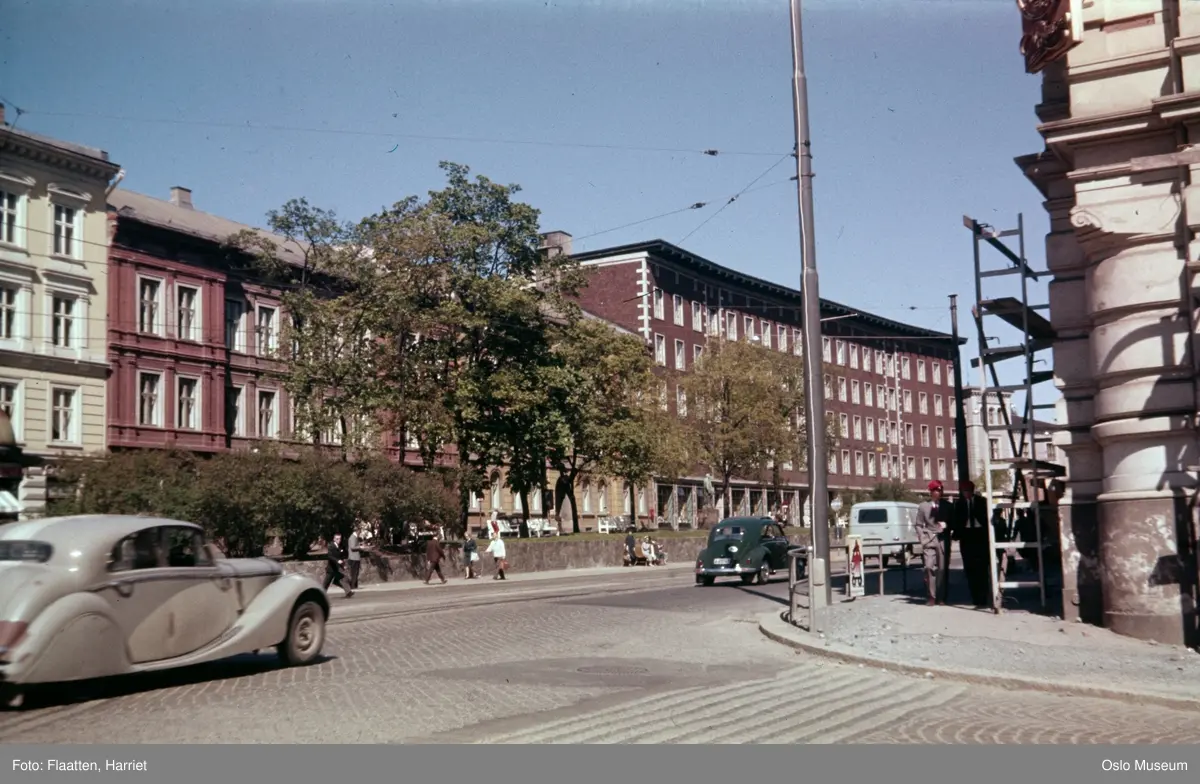 gateløp, bygårder, kontorbygning, Oslo Lysverker, biler, mennesker