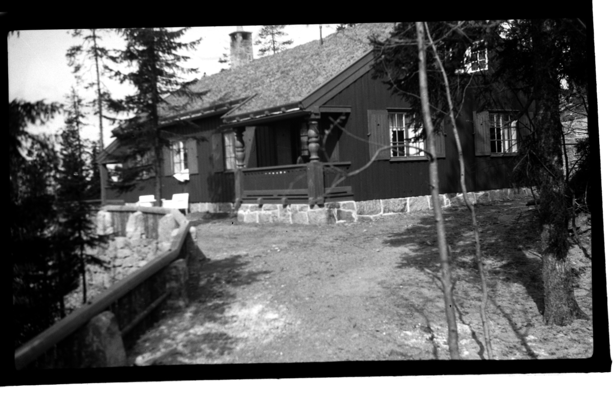 Villa Knyggen sett fra porten. Fotografert 1918-1919.