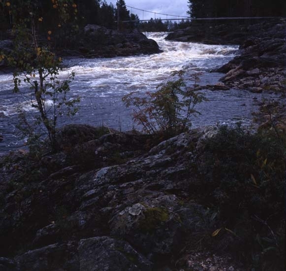 Hylströmmen med hängbro över Voxnan 8 juni 2001.