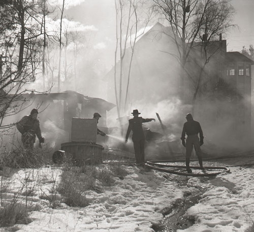 Från "skjuleldsvådan" i Fredins café i Mo 13 mars 1952.