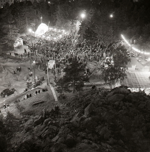 Kvällsfest på "berget" i Söderhamn augusti 1953.