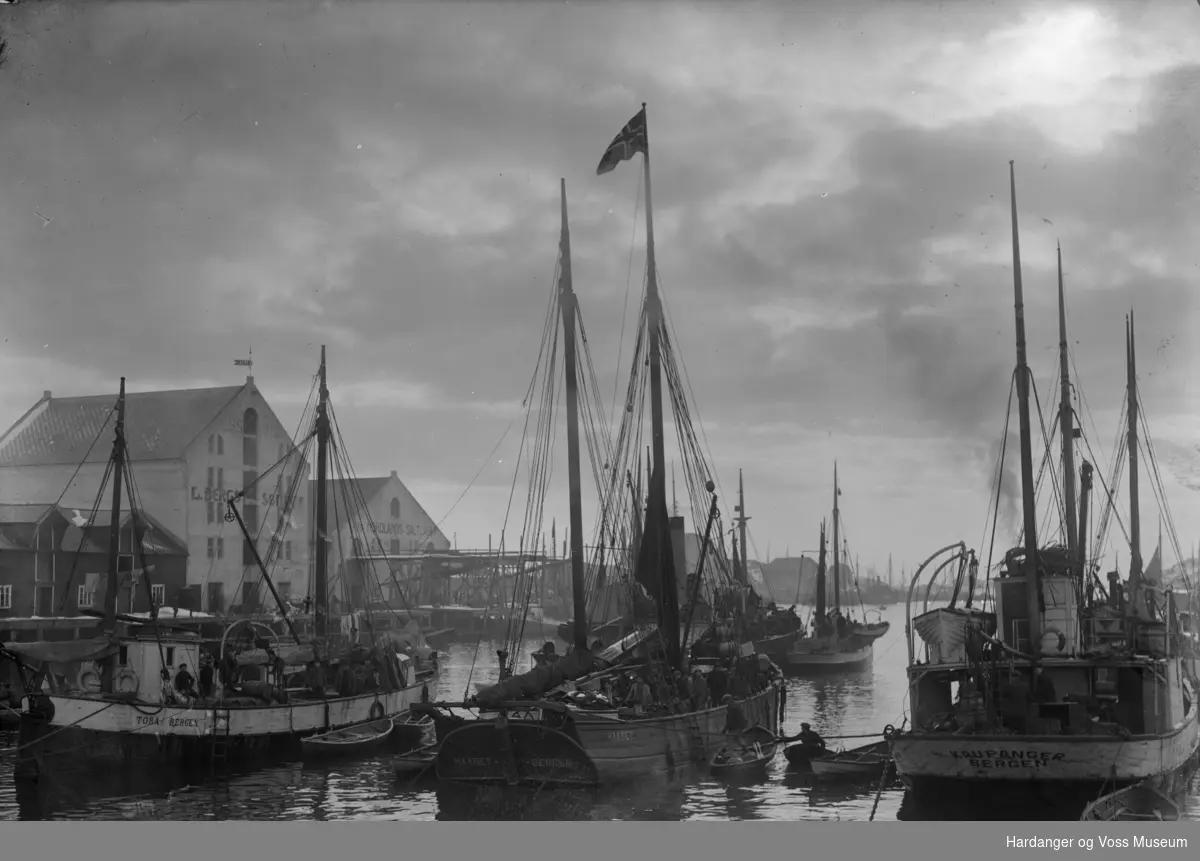 "Haabet" og andre båtar i Svolvær