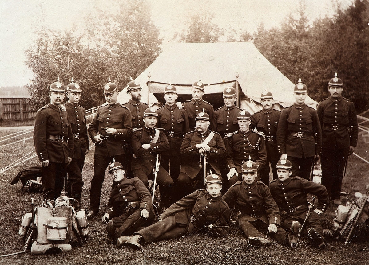 Gruppe 17, militære, Gardermoen. 1 rekke nr. 4 f.v. Sanitetssersjant Johan Ludvig Johansen fra Brendhagen Vang H.