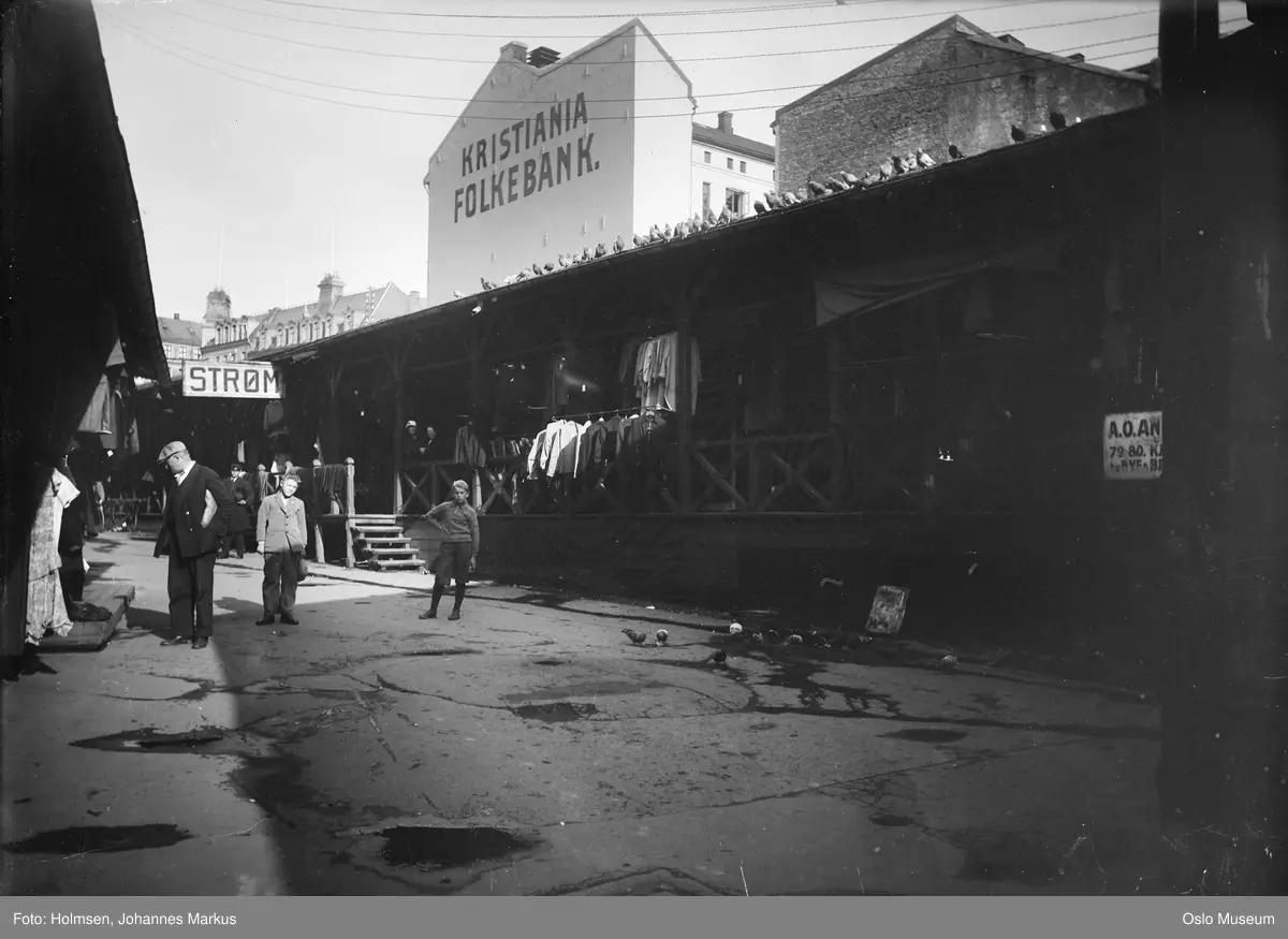 Basarhallerne, klesbasarer, mennesker, forretningsgård, gavlvegg