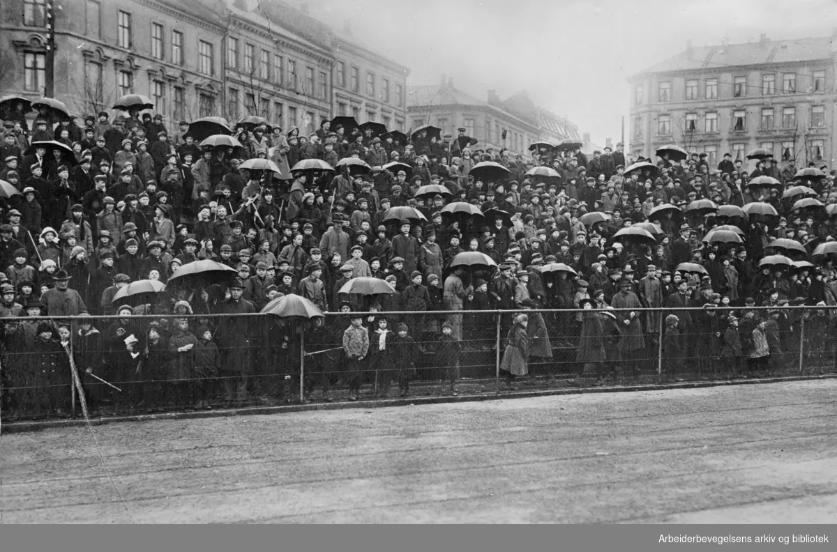 1. mai 1922 på Dæhlenengen stadion under barnestevnet.