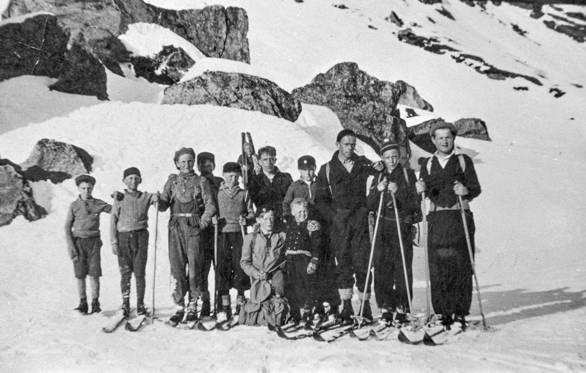 På skitur til Folgefonna i 1935