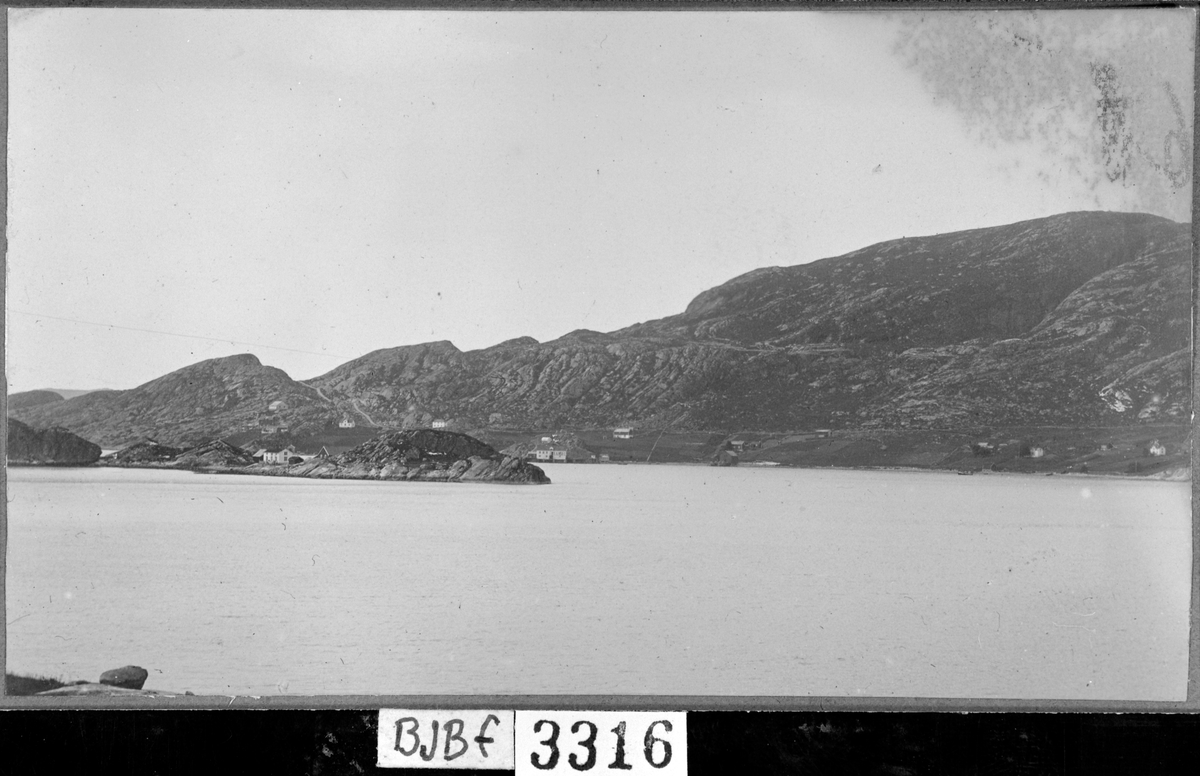 Harsvik, sett fra Kirkøya