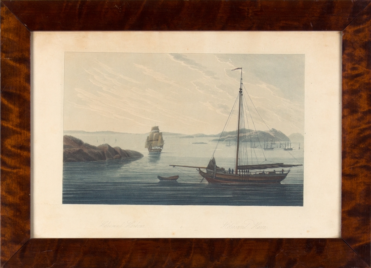 Havneprospekt fra Ny-Hellesunds havn. Jakt i forgrunnen og en bark som kommer inn til havnen.