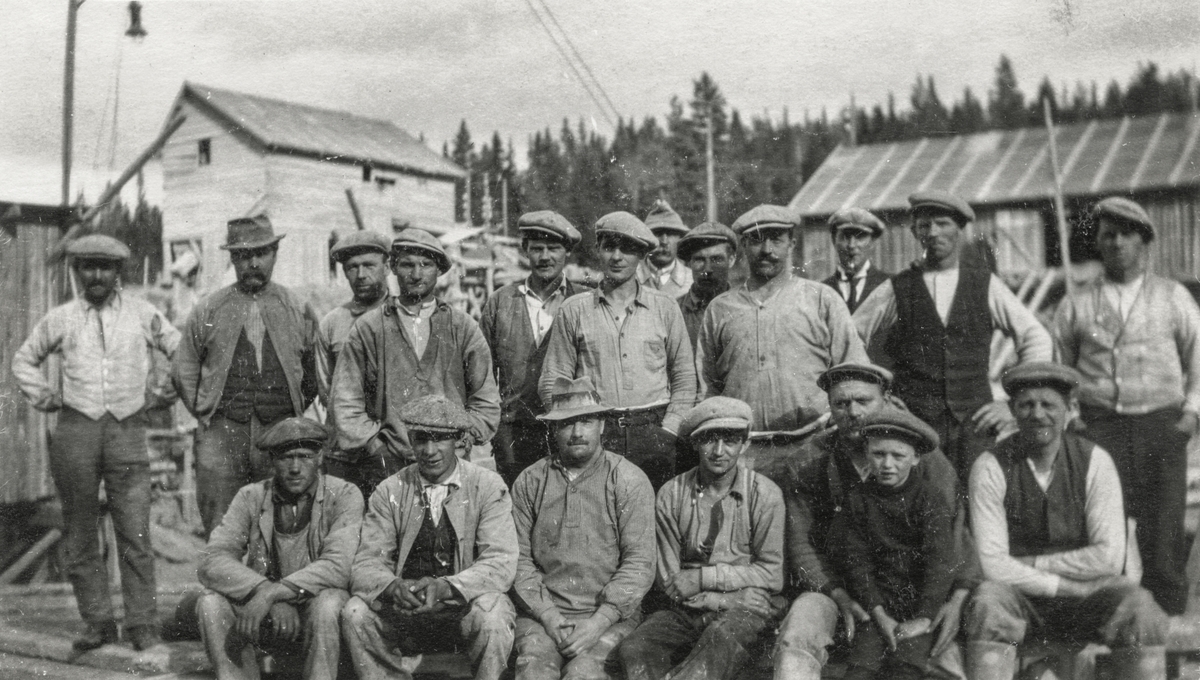 Anleggsarbeidarar ved Zinken i 1926. 