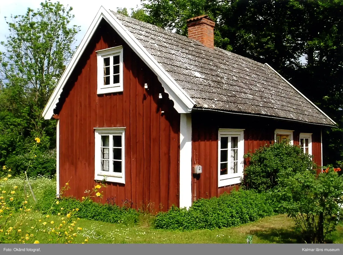 Mangårdsbyggnad och uthus på gården Rugstorp 1:13.