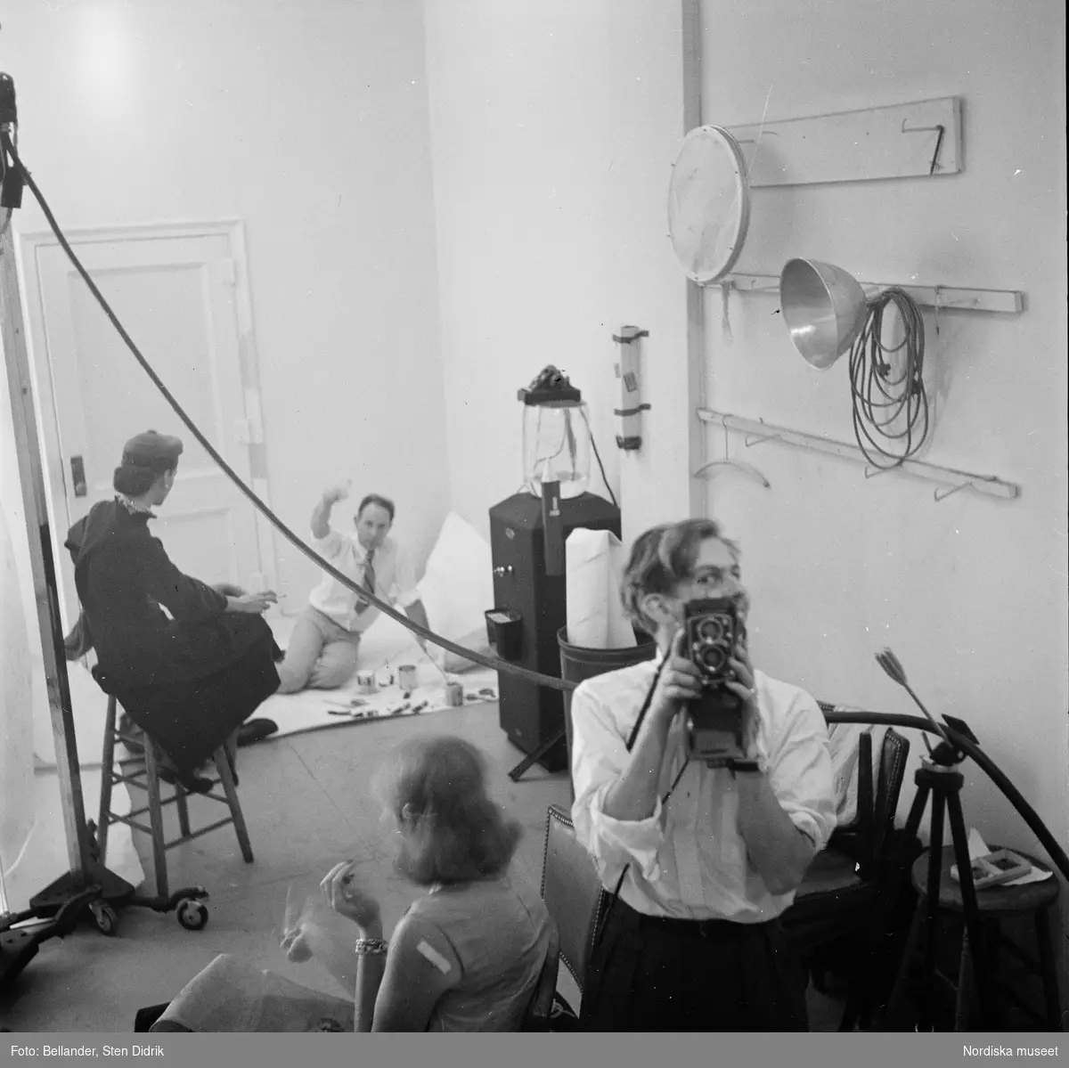 Modefotografering i den amerikanske fotografen Richard Avedons studio, New York.