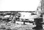 F6 Karlsborg 1946. Verkan av bomb- och beskjutning på utagerade Caproni på F6 bombfält Perstorp, norr Karlsborg. Albumet är en del av en donation från Karl-Axel Hansson, Karlsborg. Förteckning över hela donationen finns i albumet samt som Word-dokument.