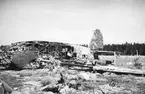 F6 Karlsborg 1946. Verkan av bomb- och beskjutning på utagerade Caproni på F6 bombfält Perstorp, norr Karlsborg. Albumet är en del av en donation från Karl-Axel Hansson, Karlsborg. Förteckning över hela donationen finns i albumet samt som Word-dokument.