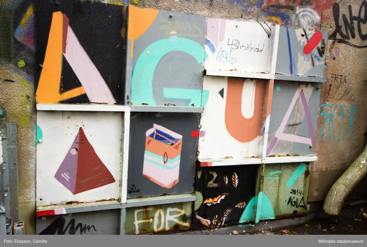 Graffiti på pappersbruket Papyrus fabriksområde i Forsåker, Mölndal, den 4/11 2014. Fotodokumentationen gjordes under perioden mellan pappersbrukets avveckling och områdets nyexploatering. Området var under denna tid populärt bland ungdomar som ville uttrycka sig konstnärligt med graffiti.