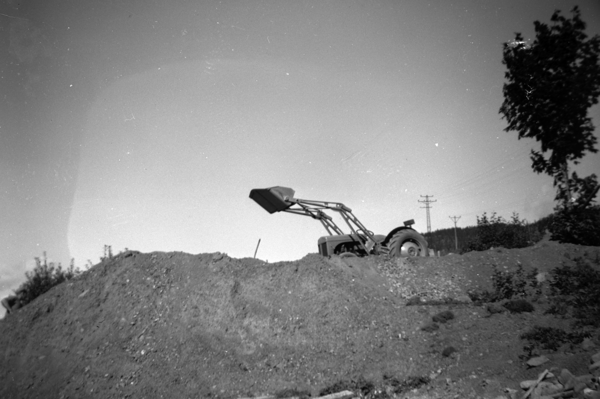 Bygging av ny driftsbygning Åstad gard, Ring. Traktor, utfylling av masse. Gnr. 365, bnr. 1-9.