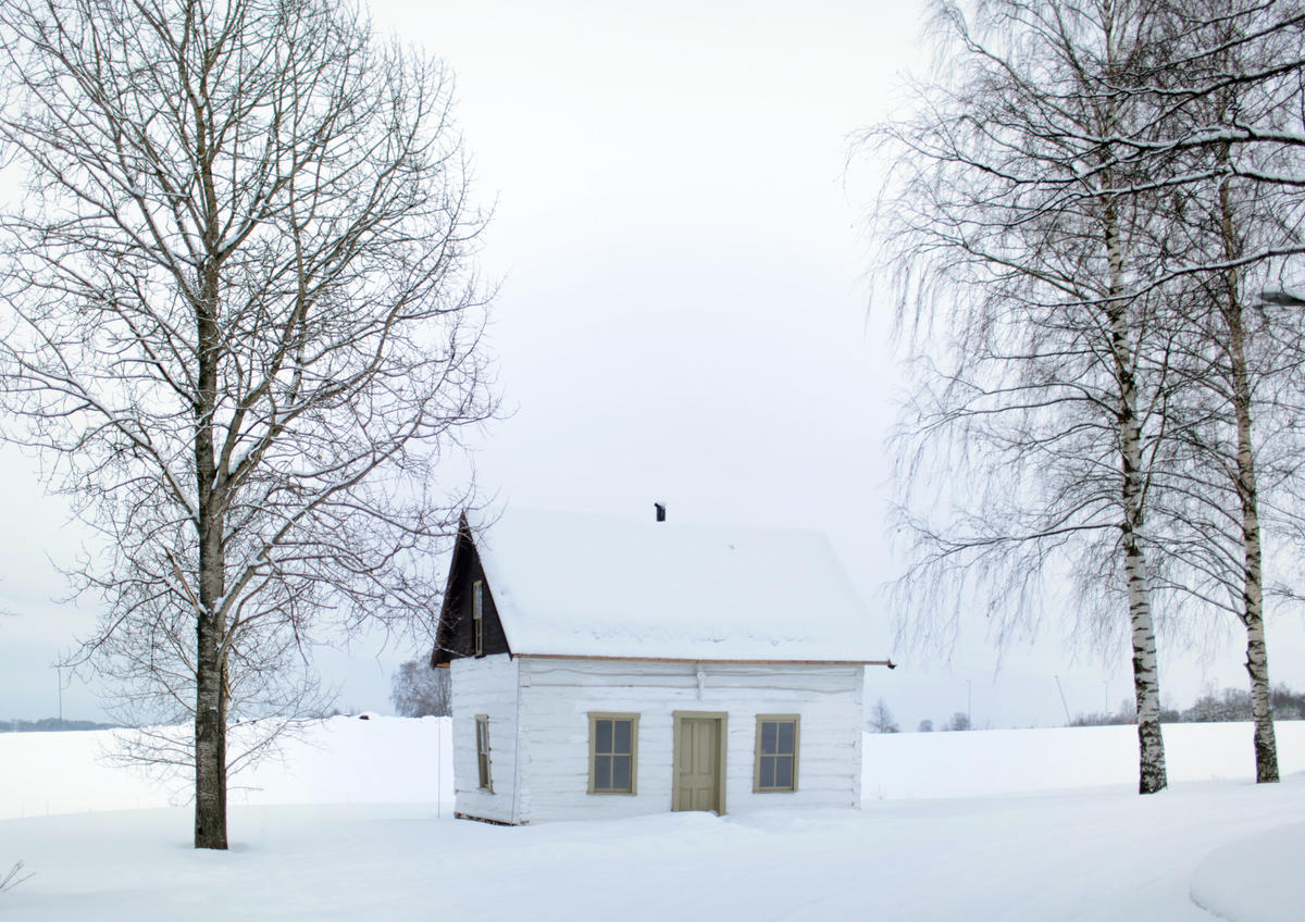 Kindredhuset dekket av snø