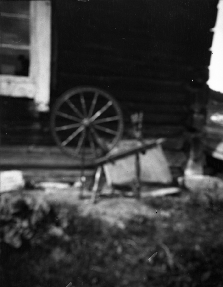 Rikard Berges fotoarkiv. Rokk, Tynnset. Bildet er tatt av Johanna Bugge Berge. Fotografert 1906.