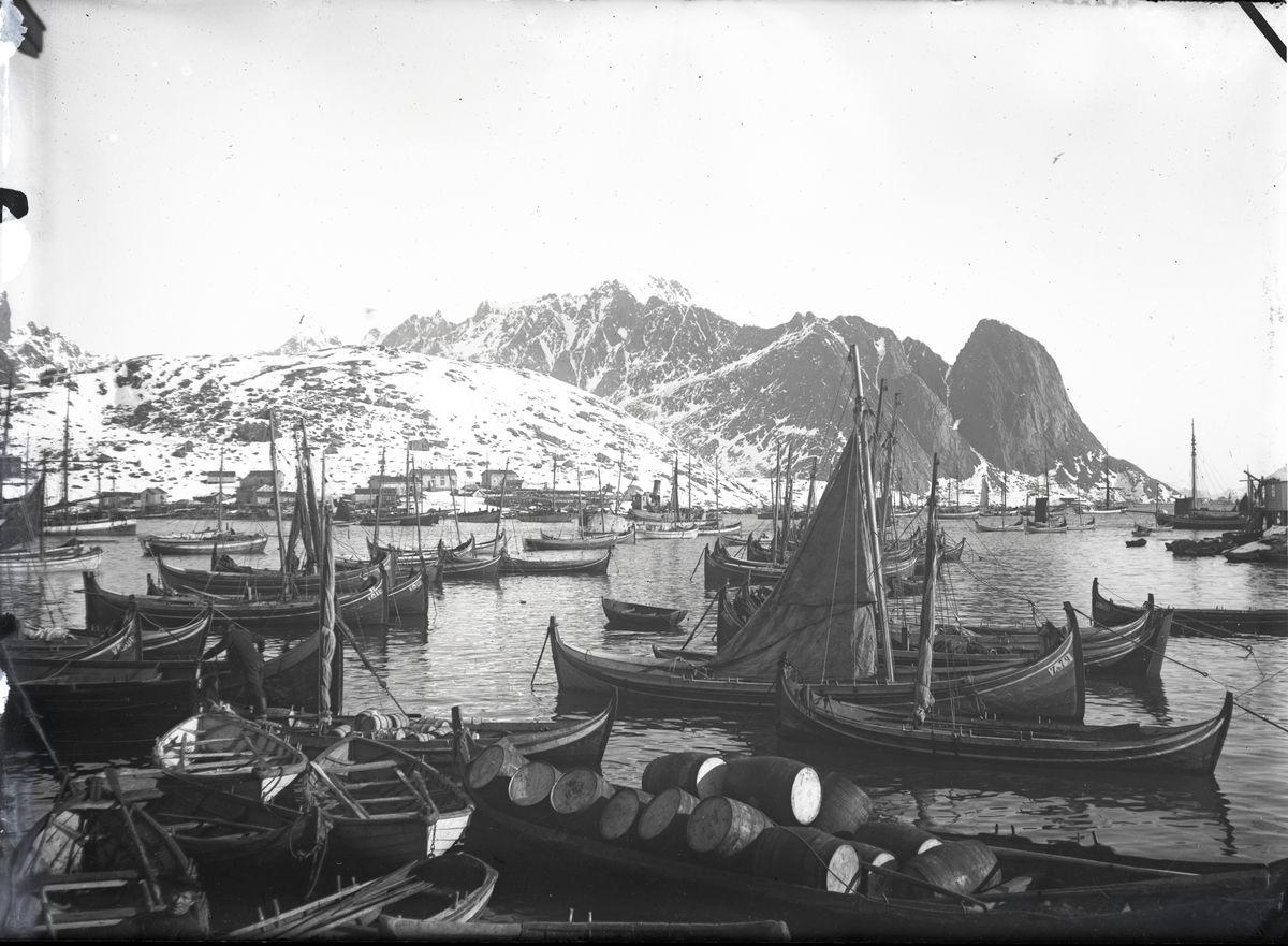 Havnemiljø med nordlandsbåter