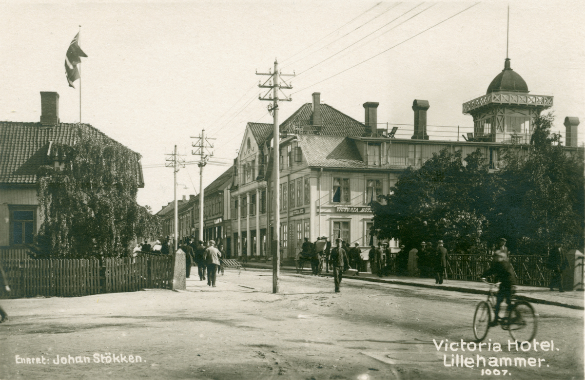 Repro: Mesnabrua med Victoria Hotel, postkort.