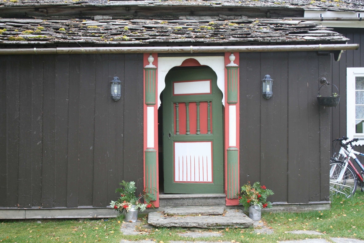 Inngangsparti, dør. portal
