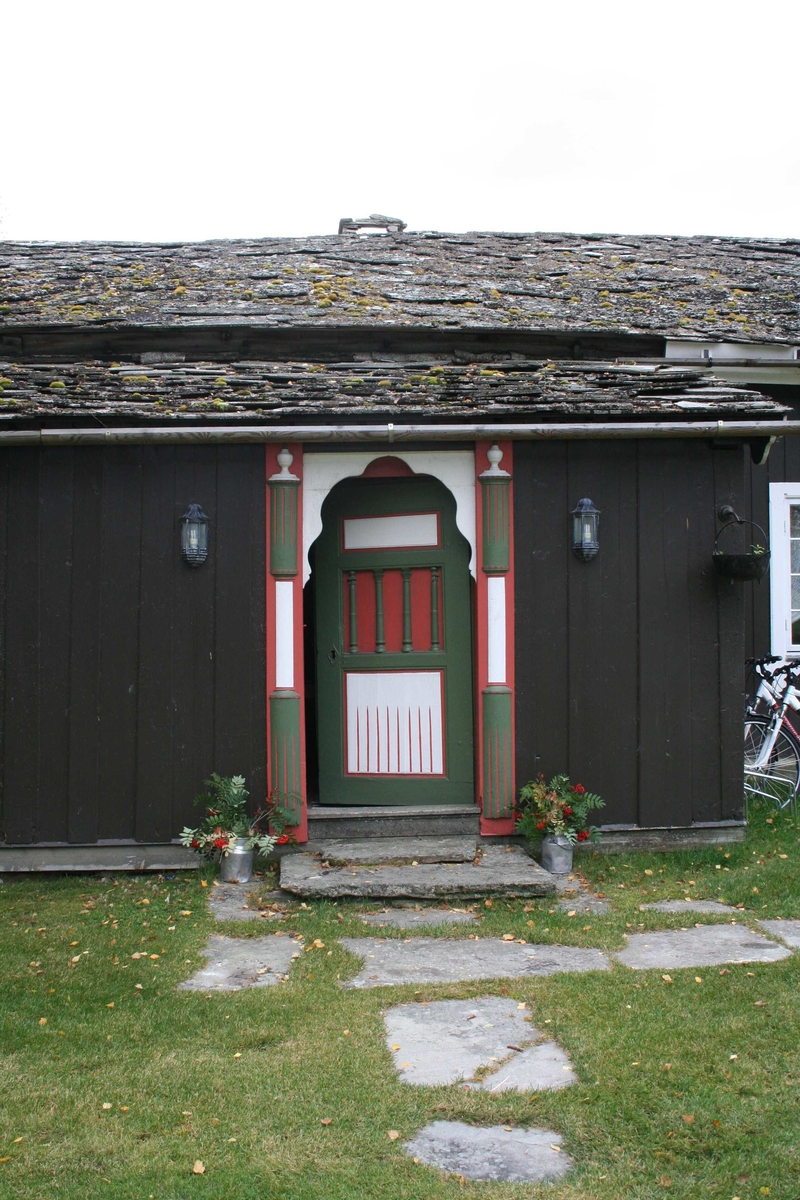 Inngangsparti, dør. portal