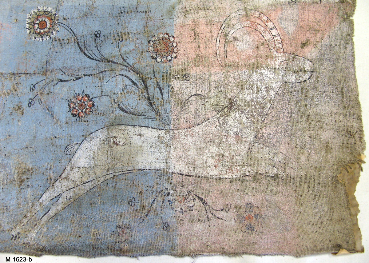 Bonadsmålning i tre delar enligt registerkortet, varav denna bl a föreställer Herodes mördar alla svenbarn, Grandet och bjälken, Christi inridande i Jerusalem. Målad 1828 av Sven Nilsson, Trane-Sven i Härnäs, Blekinge, i tempera - pigment, ägg och ev. mjöl (Nyström 2012:150-151) - på grövre tuskaftvävt linnetyg. Tyget är skarvad vertikalt av en mindre och en större del, med en gles grov söm emellan delarna.

Inskrivet i huvudkatalogen 1892-1900