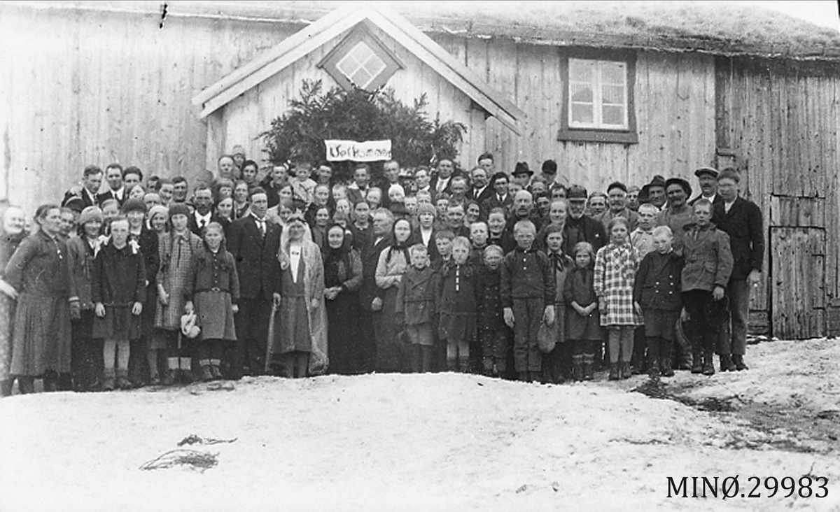 Bryllup på Sørgård i 1930. (Se også MINØ.029475 og MINØ.036582)