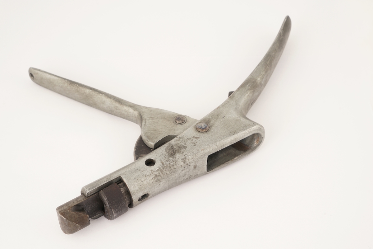 Plomberingstang av metall for blikkplomber