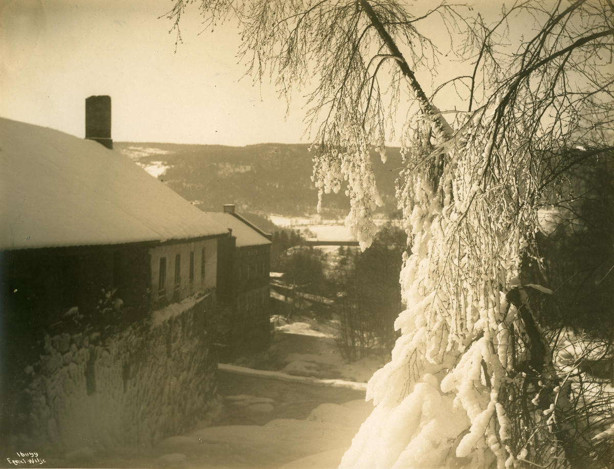 Lillehammer, Mesnaelva, antakelig Brofoss og Lillehammer møller på venstre hånd.