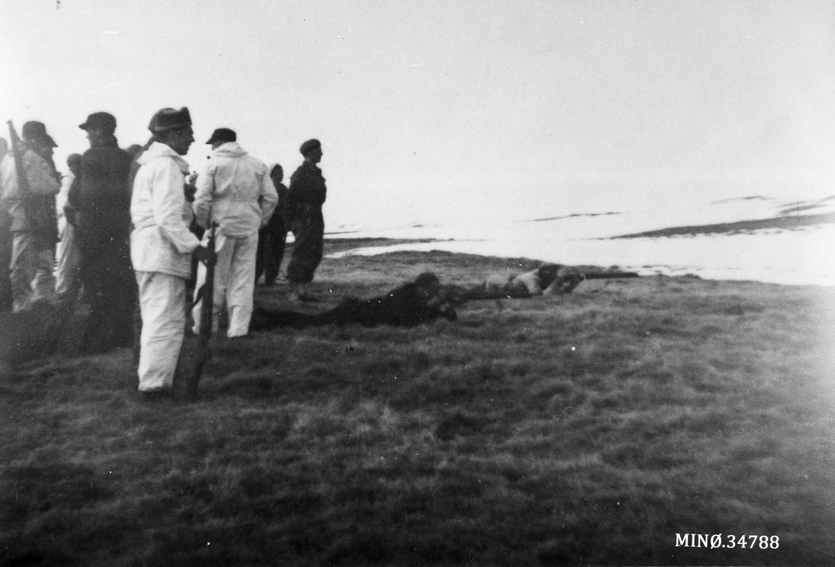 Skytetrening. 2. verdenskrig. (Samme bilde som MINØ. 034786)