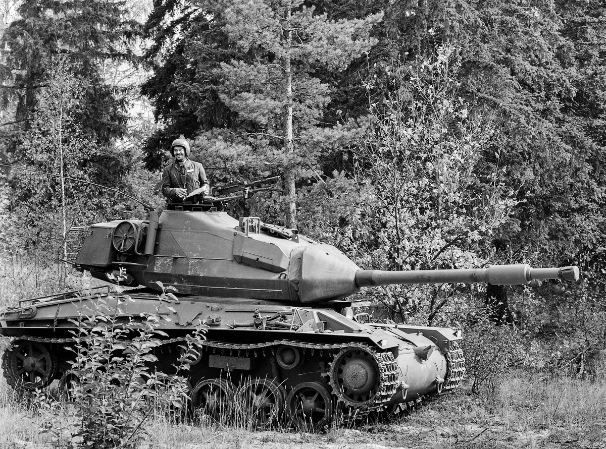 Sista repövningen med Strv 74 i Strängnäs -Arsenalen / DigitaltMuseum