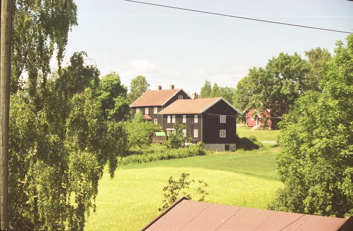 Gården Råstad i Lunner. -Hadeland Folkemuseum / DigitaltMuseum