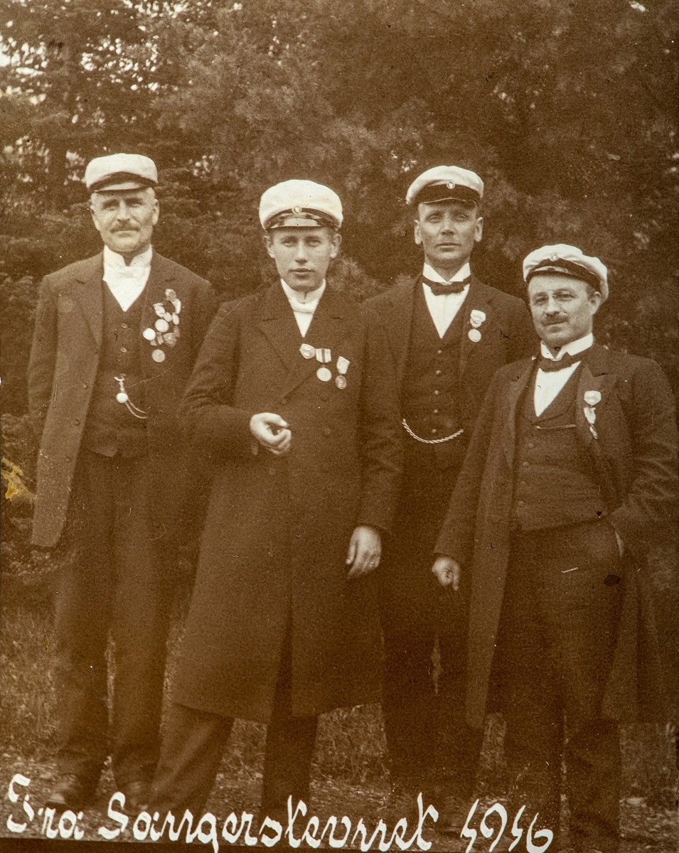 Gruppe sangere, fra Sangerstevnet, Løten, 1916. Løiten sangforening.