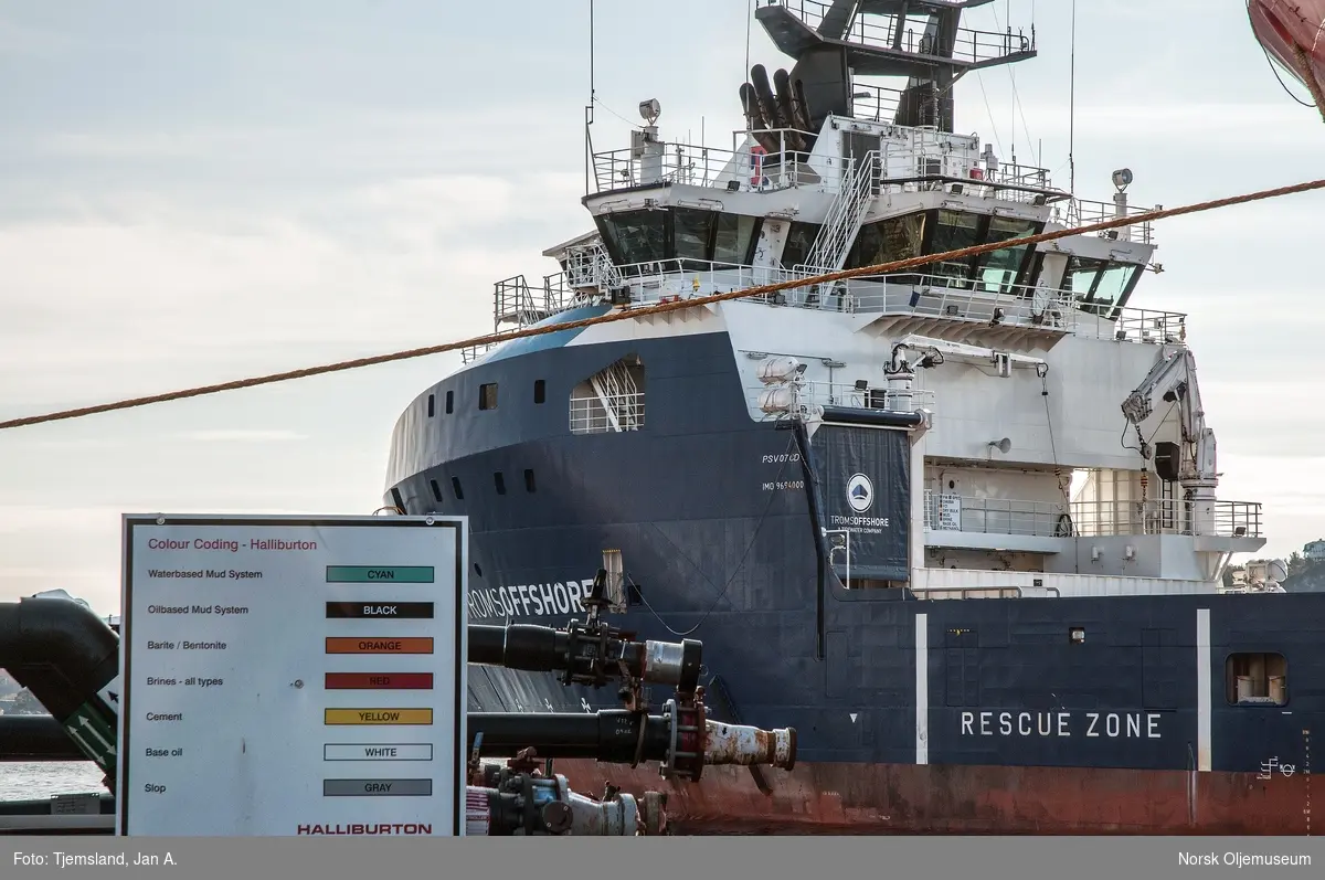 Forsyningsfartøyet Troms Arcturus ved kai på Vestbase i Kristiansund.