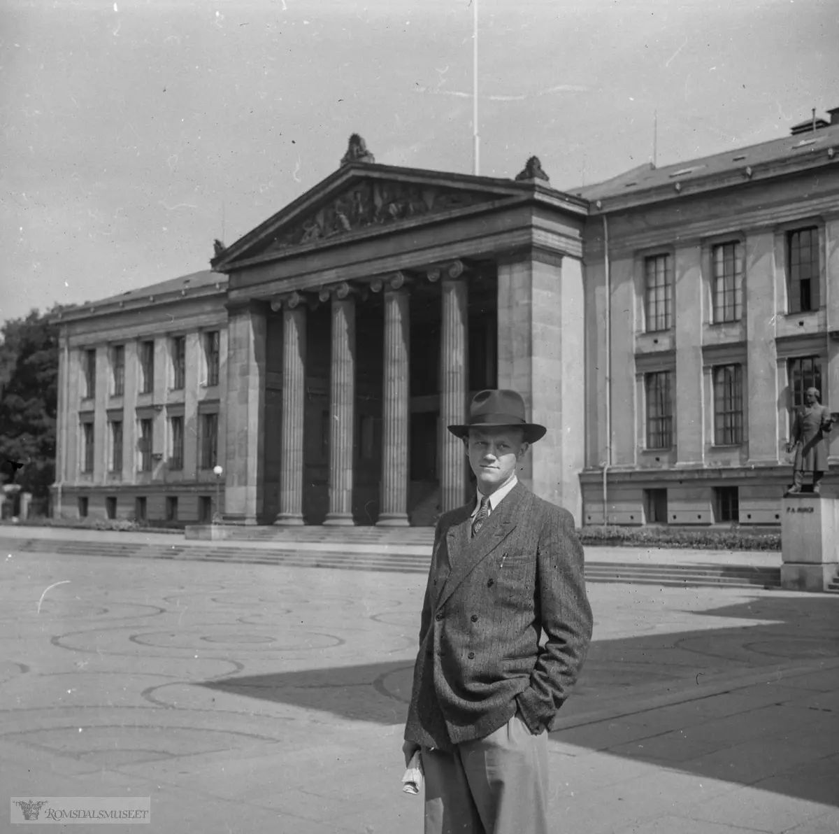 Utenfor universitetet i Oslo.