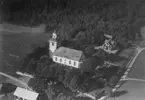 Flygfoto över Kållerstads kyrka i Gislaveds kommun. Nr C 2707.