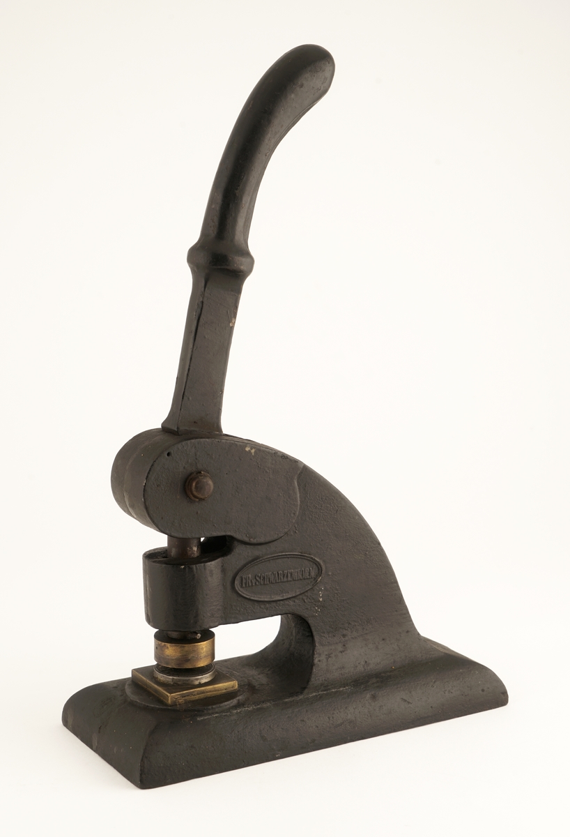 Stempelpresse av metall