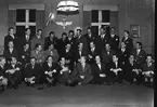 F6 Karlsborg 1949. 39:orna 10-årsjubilerar på underofficersmässen. Namnlista finns i albumet samt som Word-dokument. Albumet är en del av en donation från Karl-Axel Hansson, Karlsborg. Förteckning över hela donationen finns i albumet samt som Word-dokument.