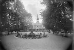 Fontän i Stadsträdgården utanför restaurang Flustret, Uppsala 1906