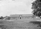 Ekonomibyggnad på Hallkveds herrgård, Funbo socken, Uppland 1896