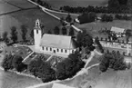 Flygfoto över Södra Hestra kyrka i Broaryd, Gislaveds kommun. Nr D 1867